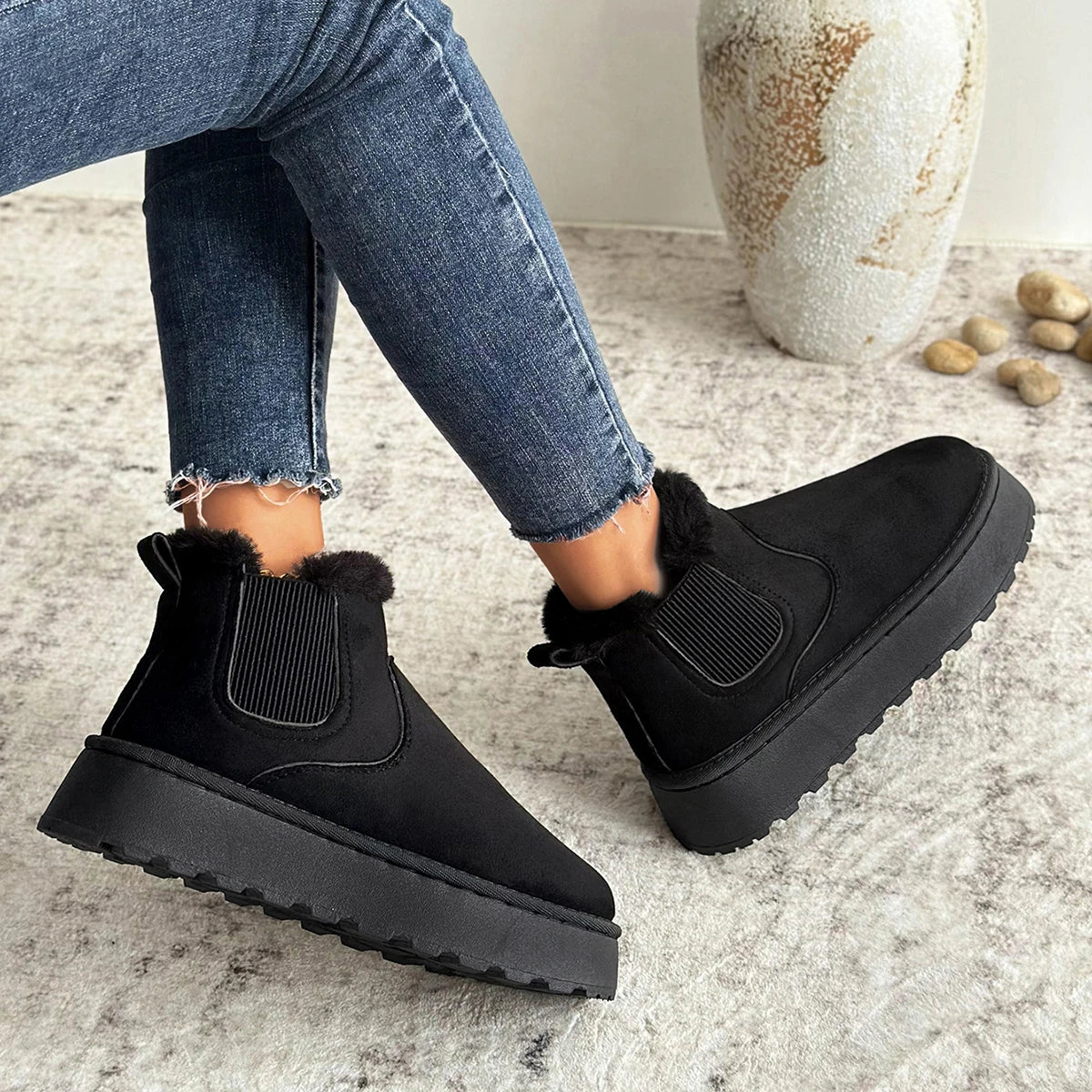 2025 Bottes de neige à enfiler à bout rond pour femmes pour un usage quotidien au bureau Bottes de neige décontractées antidérapantes à semelles épaisses Nouvelles bottines chaudes en daim