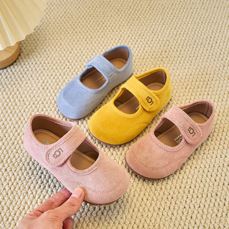 Chaussures en cuir pour enfants 2025 printemps automne nouvelles filles coréennes chaussures de princesse à semelles souples givrées sandale Super douce et confortable