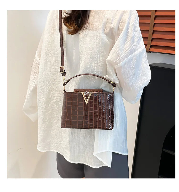 Mini multifunctional handbag made of waterproof PU fabric, fashionable, solid color, simple material, locking buckle, decoration 