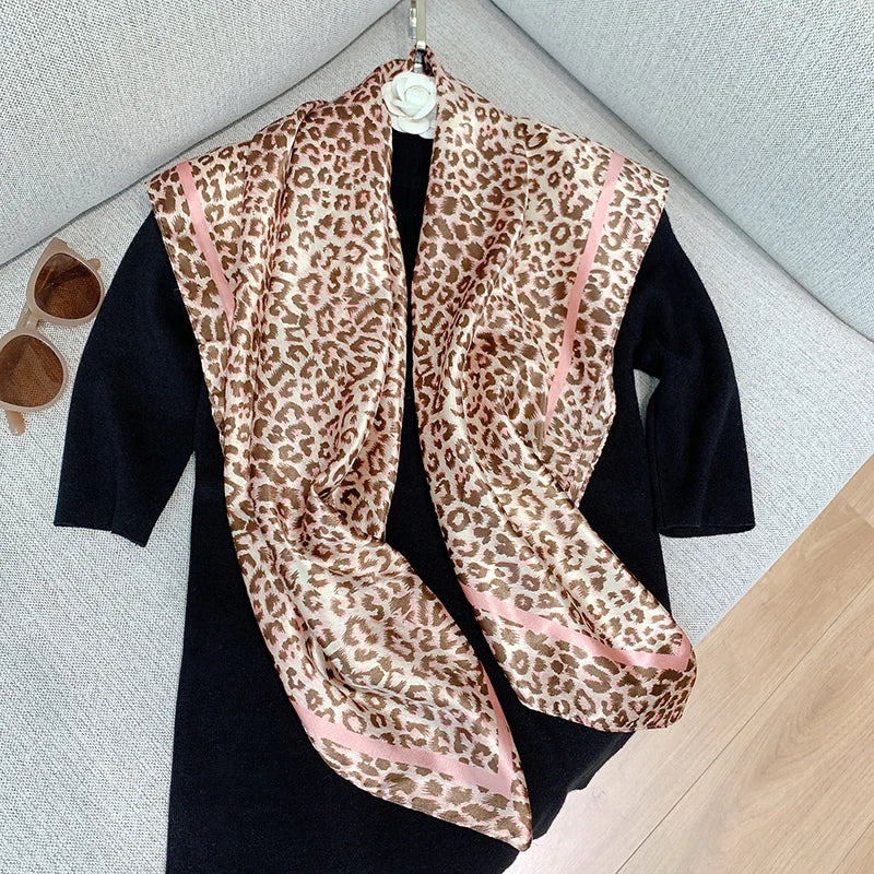 2025 Design marque foulard foulard châle enveloppes imprimer soie Satin écharpe carré femmes musulman Hijab élégant bandeau Bandana