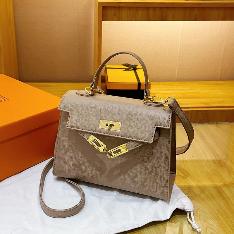 New trendy, unique, classic and luxurious brand - High-end design - Pure color - Unique platinum shoulder bag 
