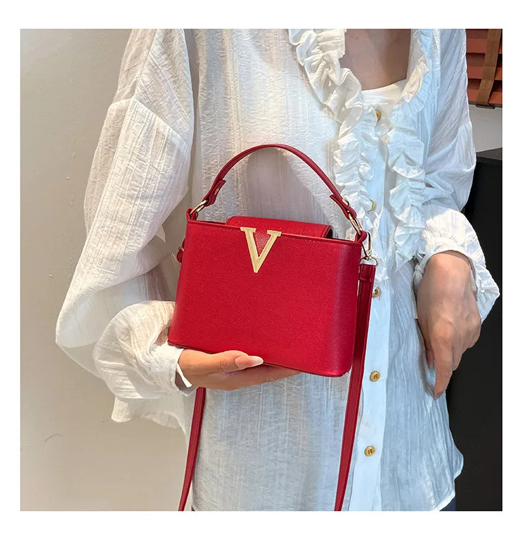 Sac fourre-tout de luxe pour femmes, sac seau élégant en cuir Pu en forme de V Chic, sac à main à couverture supérieure pour femmes, sac à bandoulière pour femme