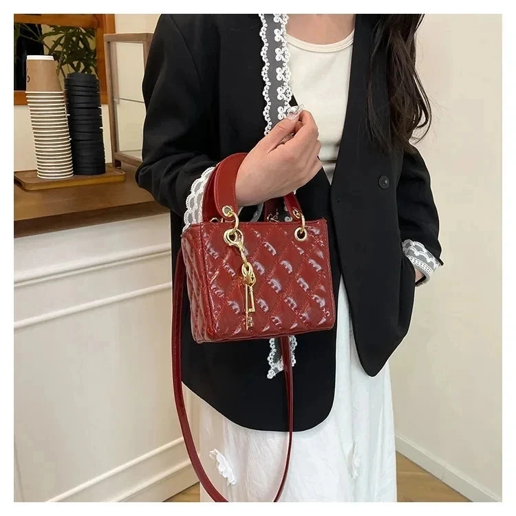 Fashionable and versatile women's shoulder/handbag with a simple diamond grid design and a high-quality PU leather square bag 