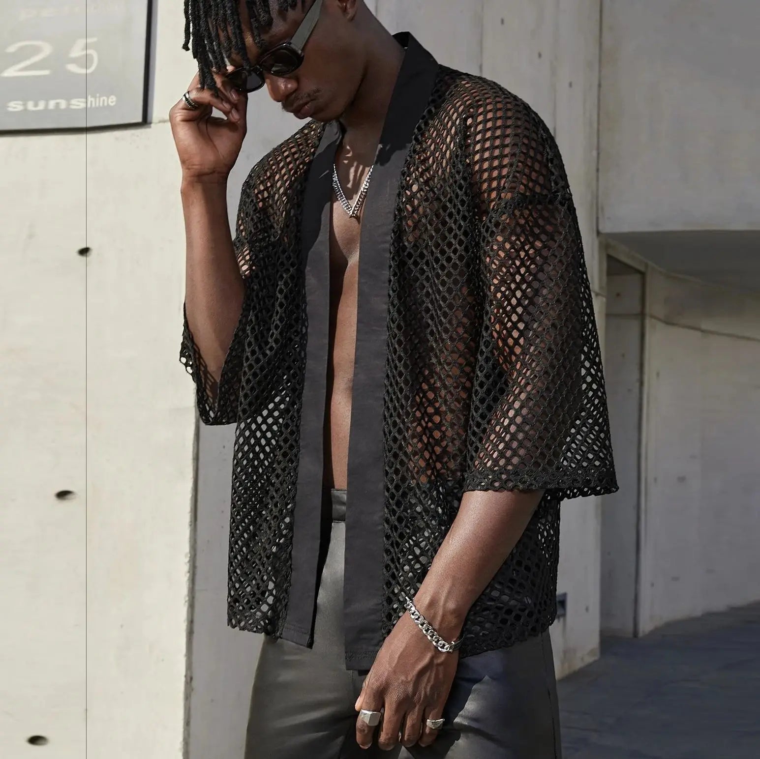 Hommes hauts en maille évider T-shirt masculin Cardigan châle Streetwear hommes mode Performance porter chemise haute Chemise Homme