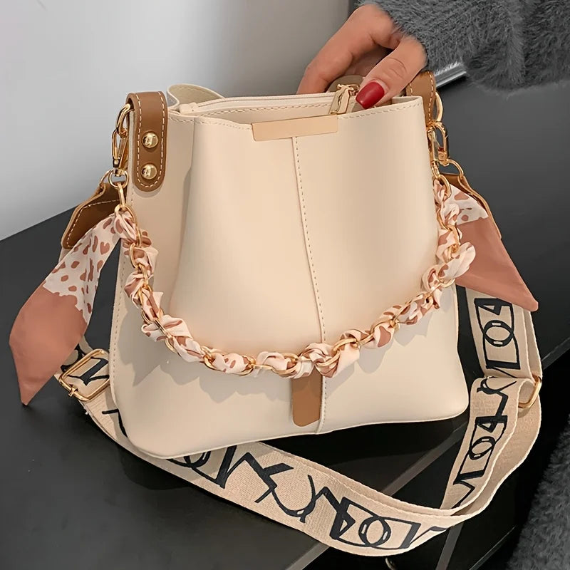 Sac à bandoulière pour femmes, nouvelle mode, grande capacité, sac seau avec chaîne en ruban, sac à bandoulière pour les déplacements quotidiens