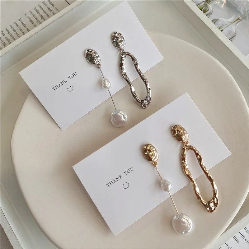 Boucles d'oreilles asymétriques élégantes, perles d'eau douce métalliques, longues et exagérées, bijoux de fête pour dames et filles, cadeaux, nouveau