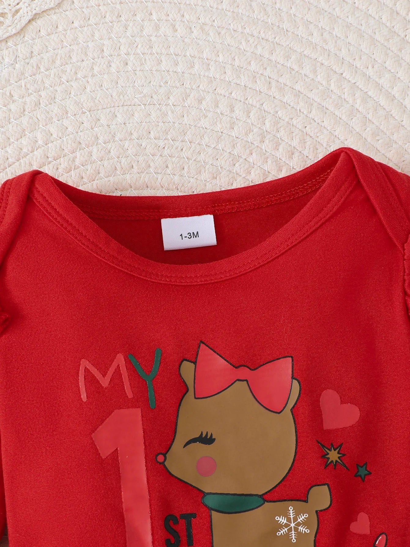 Ensemble de vêtements de Noël pour bébé : joli bas cloche imprimé père Noël et renne avec body à volants rouge et accessoires.