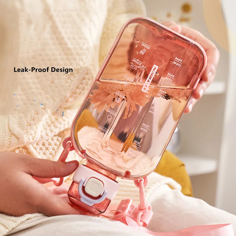 Bouteille d'Eau en Plastique de 750ml avec Sangle, Portable, Écologique, Créative, Durable, pour dehors en Plein Air