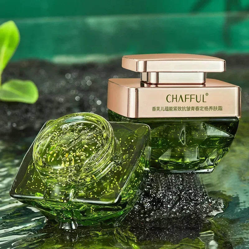 Effective and revitalizing face cream, beauty, lifting, brightening, moisturizing, skincare, Korean makeup