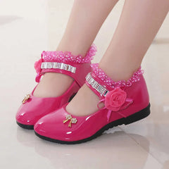 Chaussures en cuir pour filles, chaussures de princesse simples pour enfants, grandes chaussures de performance noires pour étudiants, chaussures en cuir pour bébés, nouvelle collection 2024