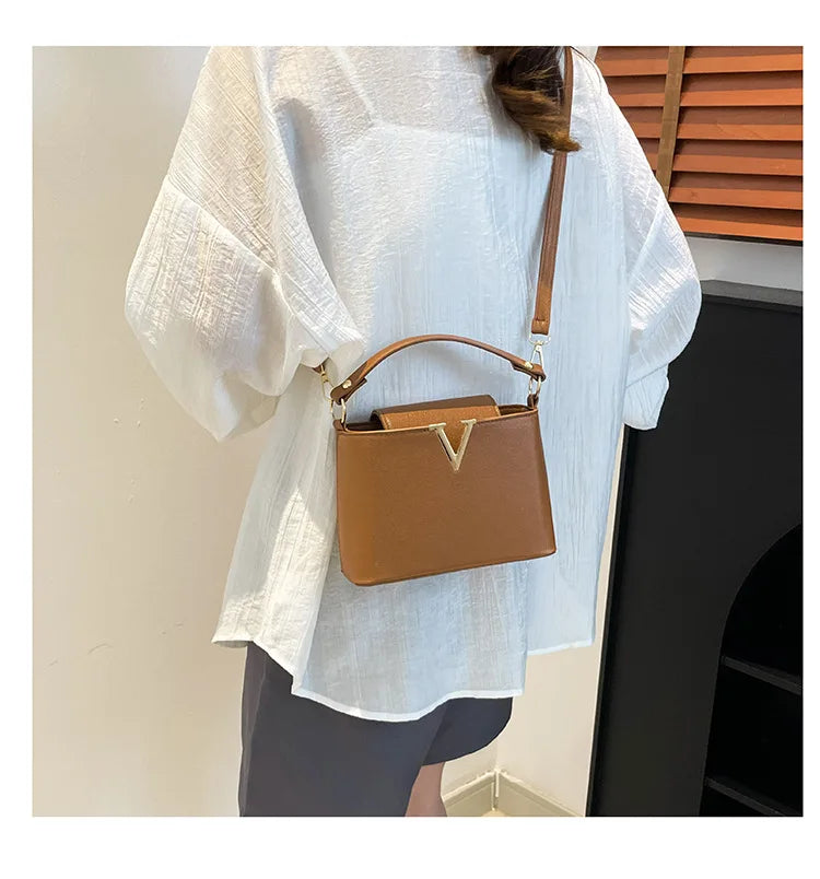 Sac fourre-tout de luxe pour femmes, sac seau élégant en cuir Pu en forme de V Chic, sac à main à couverture supérieure pour femmes, sac à bandoulière pour femme