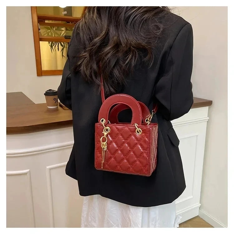 Fashionable and versatile women's shoulder/handbag with a simple diamond grid design and a high-quality PU leather square bag 