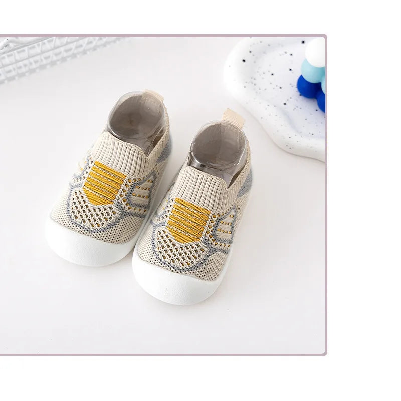 Nouvelles chaussures pour enfants en bas âge frappé printemps et automne décontracté polyvalent bébé chaussures semelle souple coup
