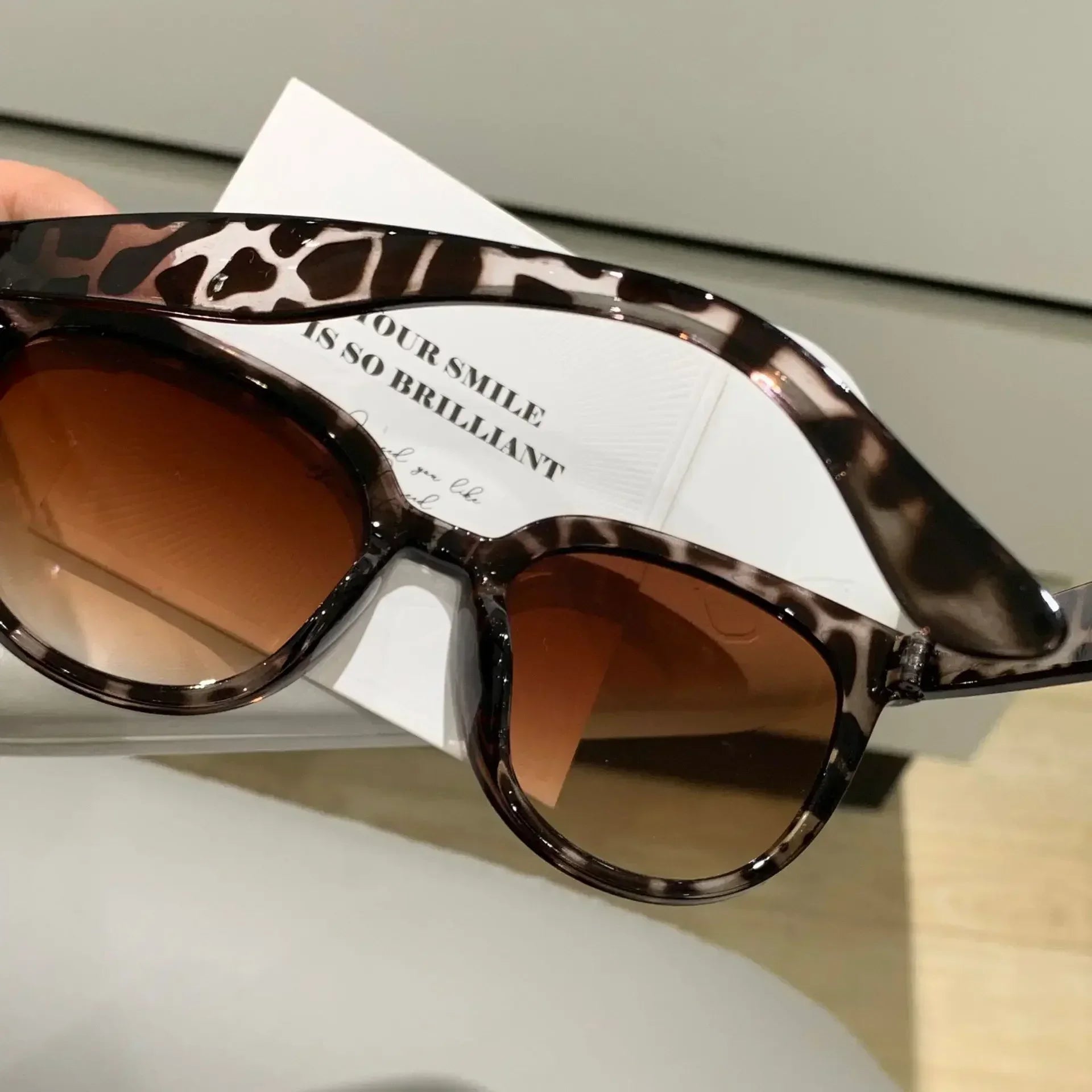 Lunettes de soleil coréennes personnalisées haut de gamme pour femmes, lunettes de soleil de luxe à monture ronde pour voyage, Protection solaire d'extérieur, lunettes de Protection UV