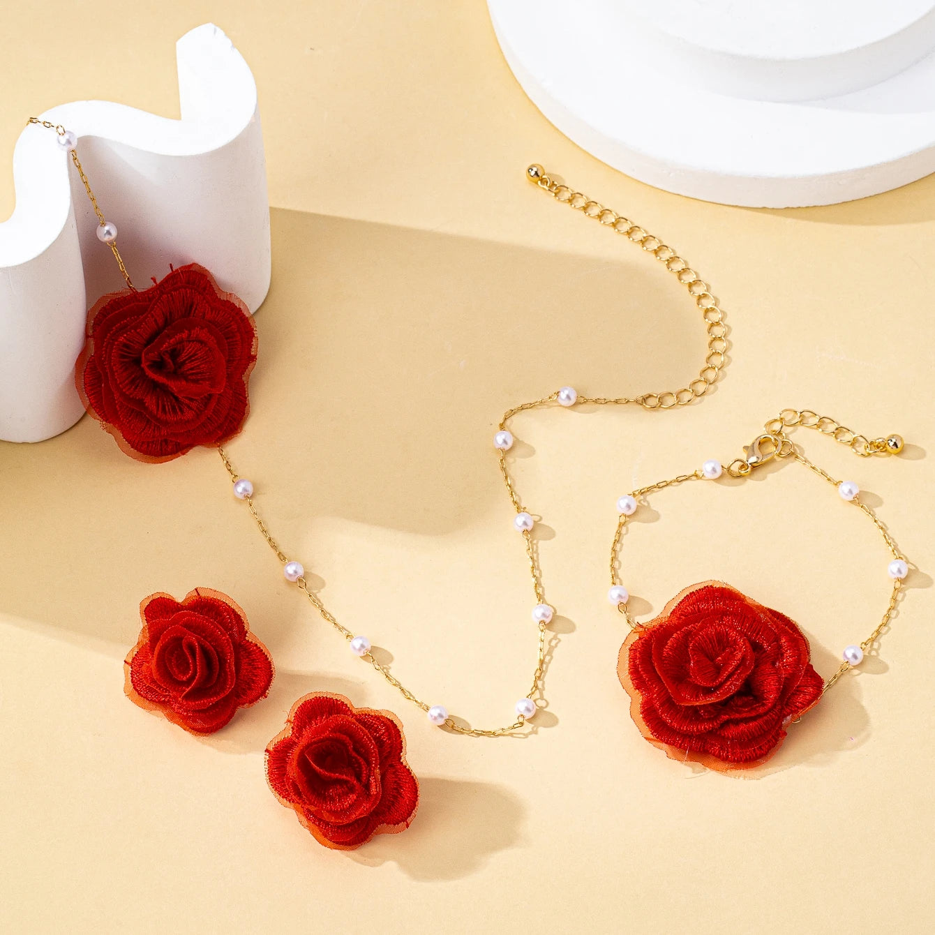 Ensemble de bijoux pour femmes, tissu élégant, fleur, Imitation de perles, collier, Bracelet, boucles d'oreilles, bijoux bohème pour usage quotidien et vacances