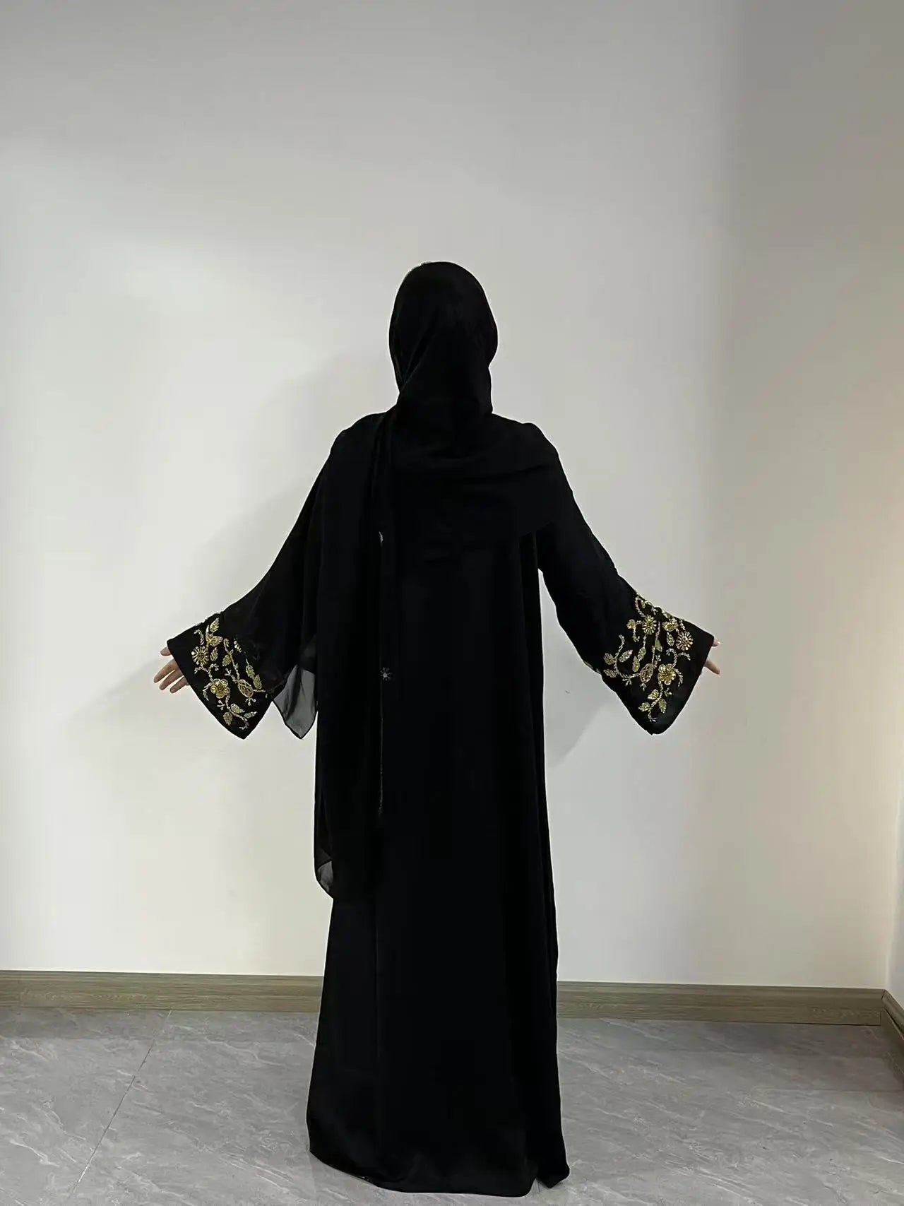 Dubai Abaya Large Kaftan Embroidery Hijab Luxury Beaded Muslim Abaya for Women French Dress Gold Embellished Open Abaya