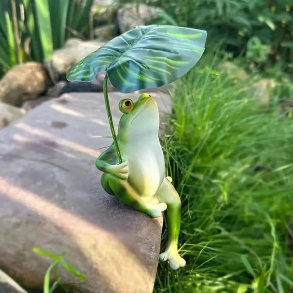 Creative cartoon resin frog figurine with leaves, garden frog statue, handcrafted landscape decoration, frog ornament, aquarium decor