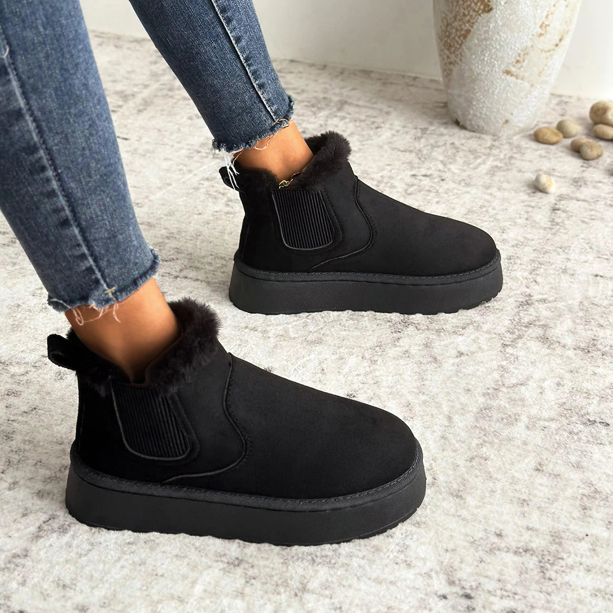 2025 Bottes de neige à enfiler à bout rond pour femmes pour un usage quotidien au bureau Bottes de neige décontractées antidérapantes à semelles épaisses Nouvelles bottines chaudes en daim