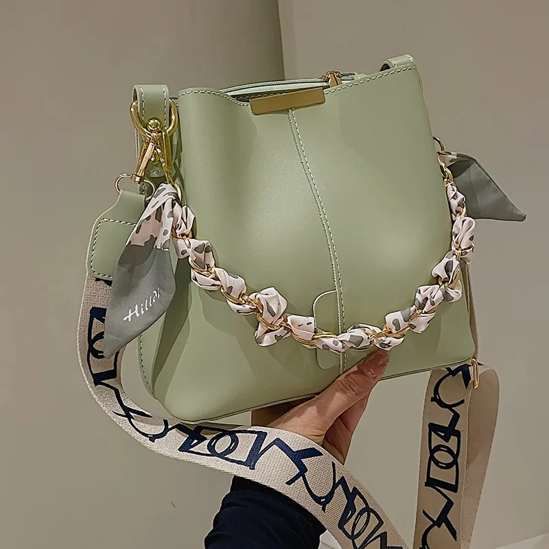 Sac à bandoulière pour femmes, nouvelle mode, grande capacité, sac seau avec chaîne en ruban, sac à bandoulière pour les déplacements quotidiens