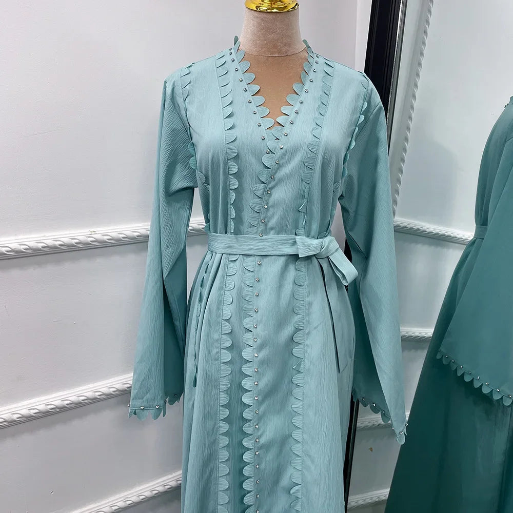 Cardigan perlé fait main, jupe longue élégante