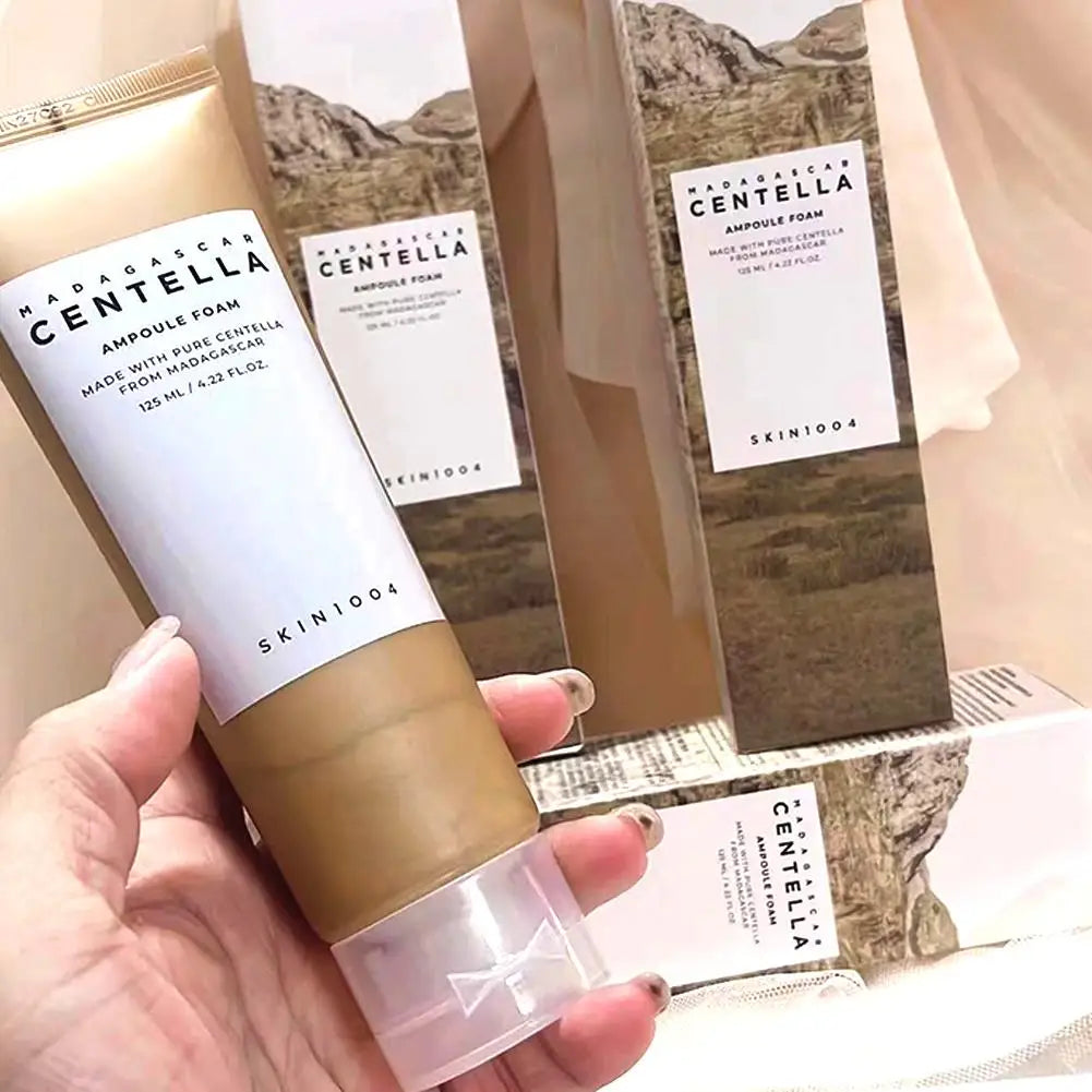 Nettoyant pour le visage Skin1004 Centella Asiatica, Essence de sel de l'himalaya, mousse nettoyante en profondeur pour une purification douce et rafraîchissante