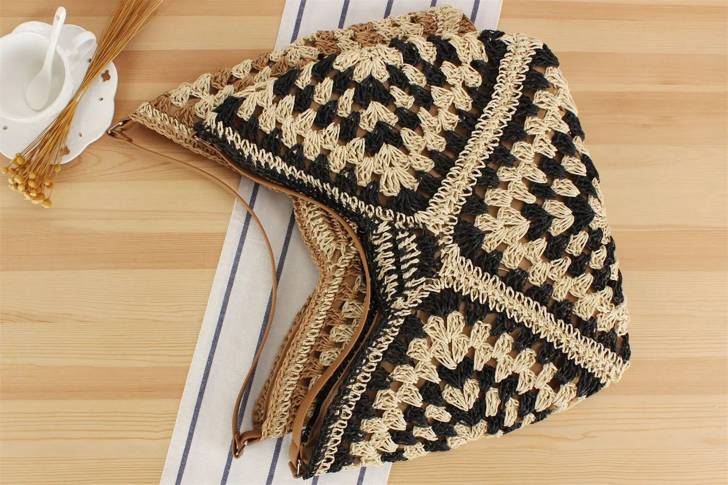 Sac à main d'été bohème tressé, fourre-tout décontracté, sac de plage en paille creuse, sac initié tissé, sac de voyage en raphia et rotin