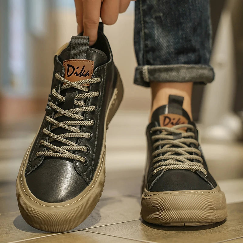 Men's casual sports shoes are fashionable, retro, classic and handcrafted, breathable and warm for all seasons, suitable for everyday wear, outdoor sports, and mountaineering.