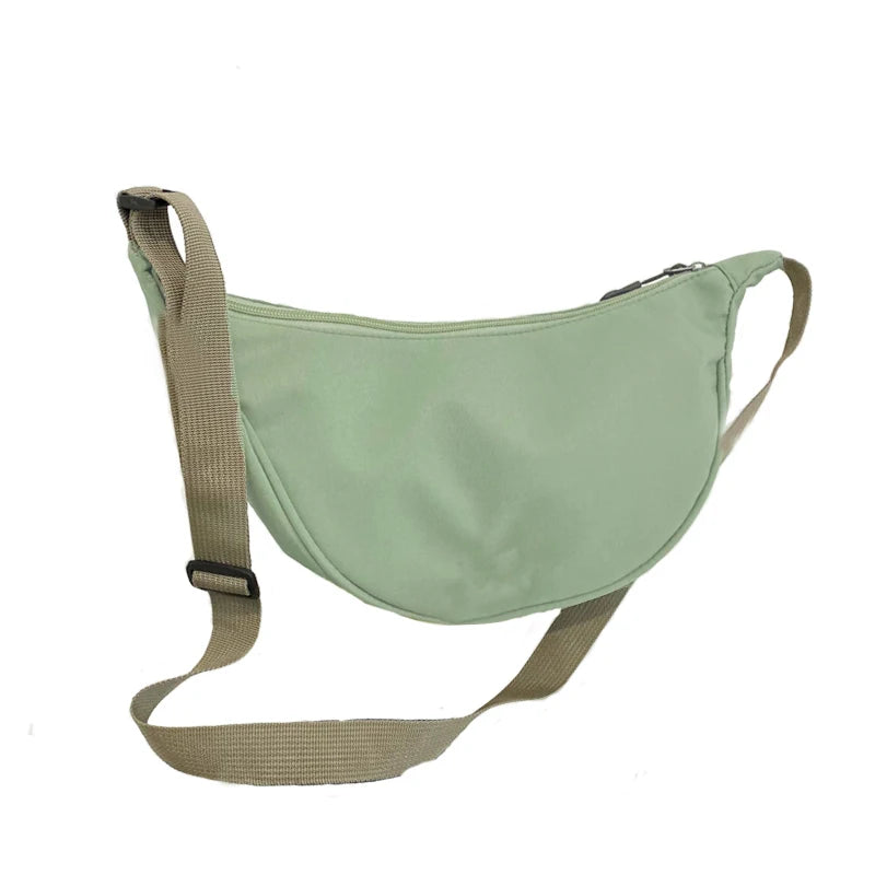 Sac pour femme – Un sac en nylon de forme ronde avec une bandoulière, adapté aux voyages, à l'école ou au shopping.