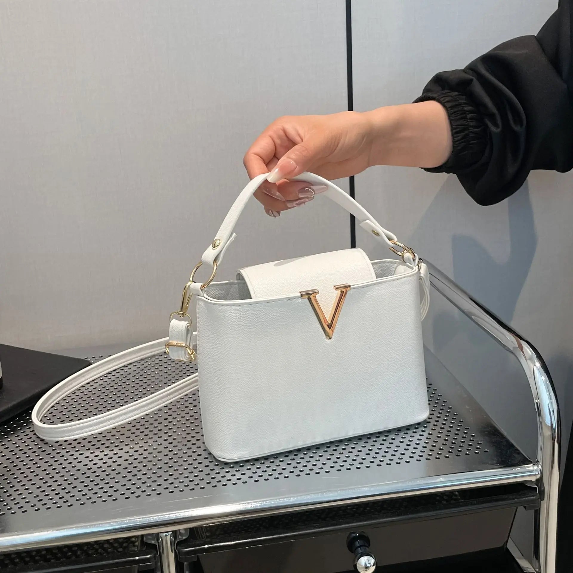 Sac fourre-tout de luxe pour femmes, sac seau élégant en cuir Pu en forme de V Chic, sac à main à couverture supérieure pour femmes, sac à bandoulière pour femme
