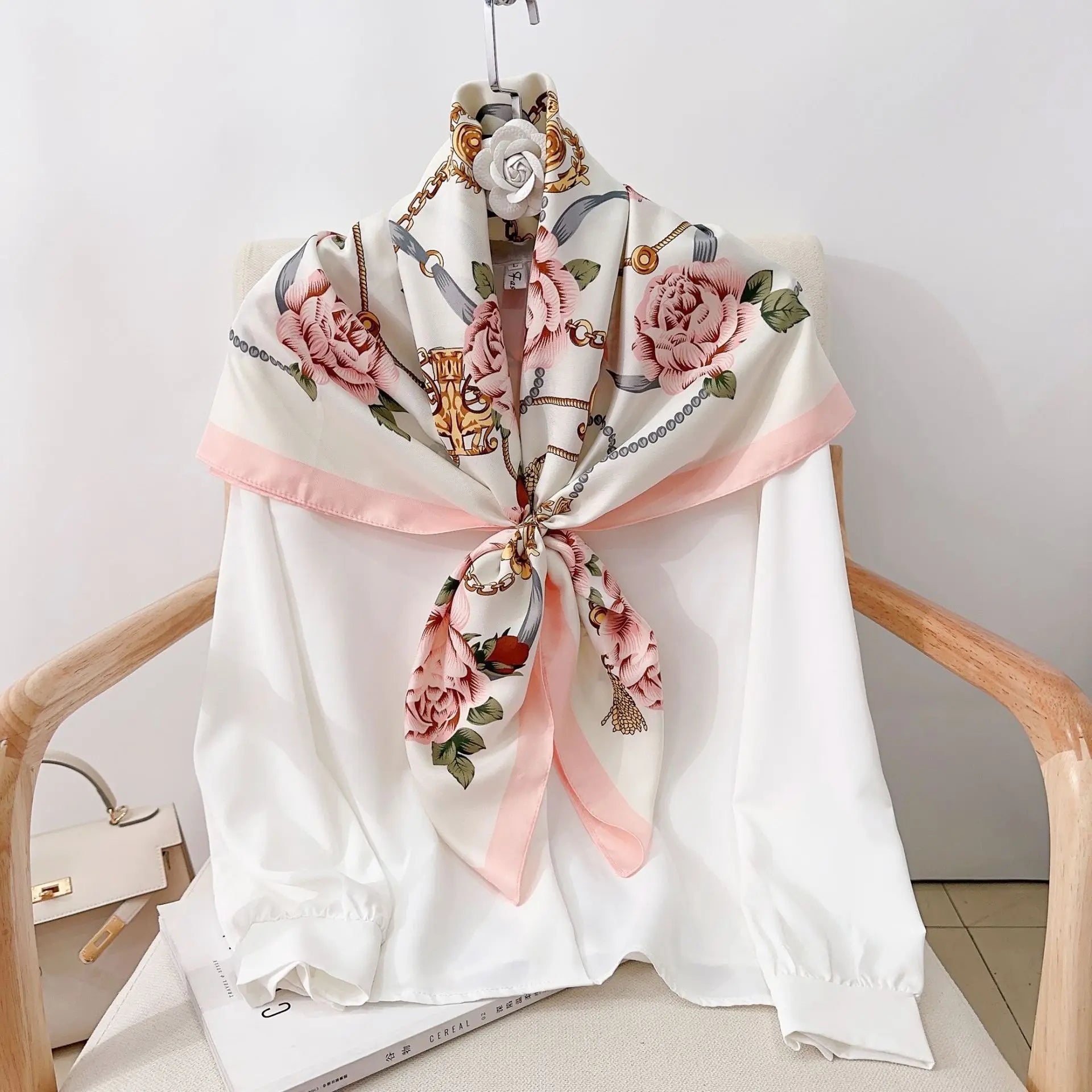 Foulard en sergé de fleurs pour femmes, châle de protection solaire, hijab féminin, enveloppes de cheveux, foulard de la présidence, bandanda, nouveau design