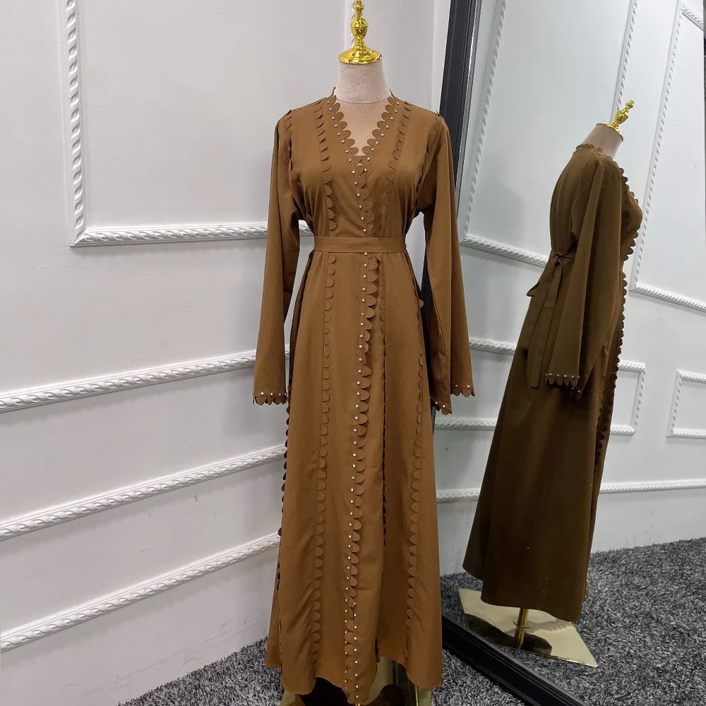 Cardigan perlé fait main, jupe longue élégante