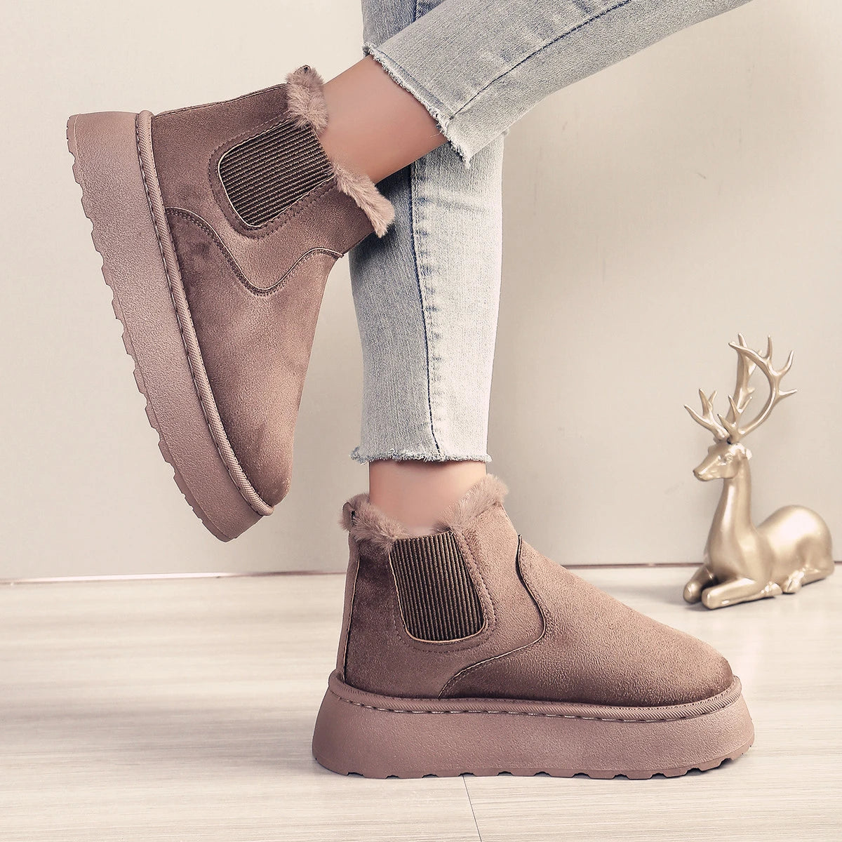 2025 Bottes de neige à enfiler à bout rond pour femmes pour un usage quotidien au bureau Bottes de neige décontractées antidérapantes à semelles épaisses Nouvelles bottines chaudes en daim