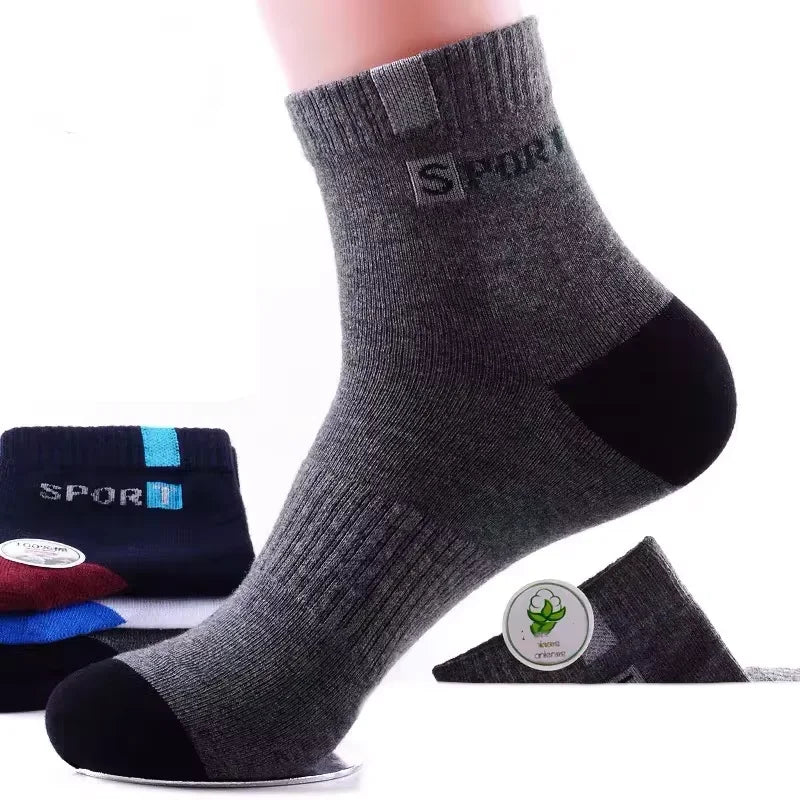 3 pairs of men's comfortable cushioned athletic socks for outdoor sports