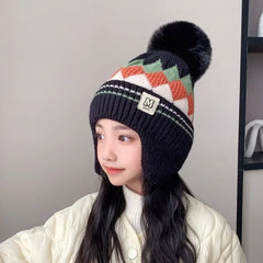 Nouveaux enfants tricoté chapeau chaud hiver chapeau avec peluche Pom cache-oreilles enfants coupe-vent et résistant au froid bonnet cadeau pour enfants