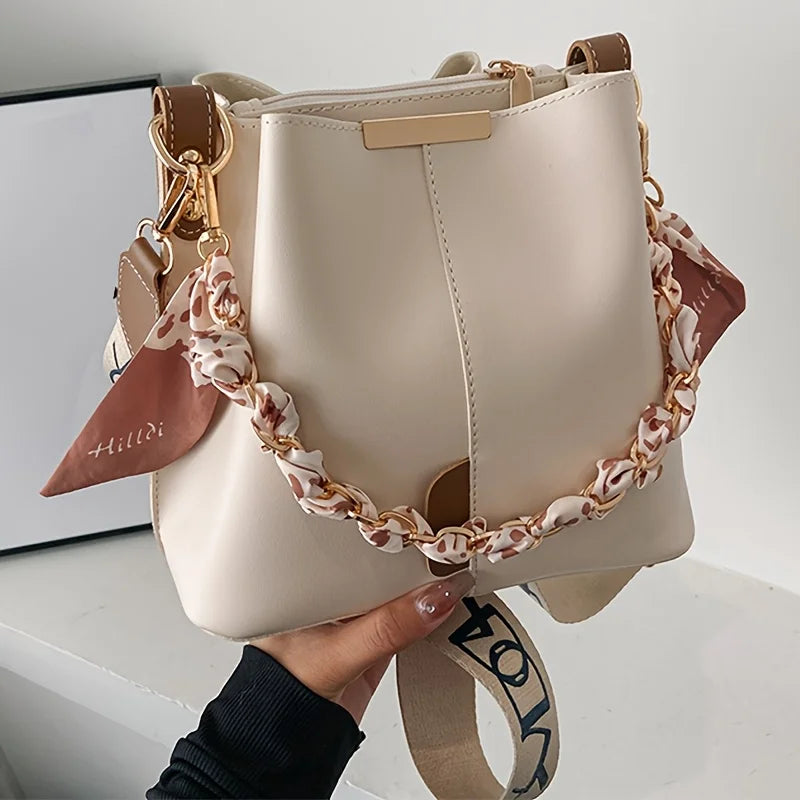 Sac à bandoulière pour femmes, nouvelle mode, grande capacité, sac seau avec chaîne en ruban, sac à bandoulière pour les déplacements quotidiens