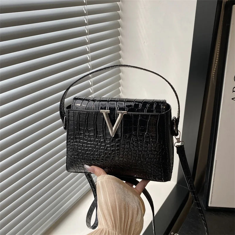 Mini multifunctional handbag made of waterproof PU fabric, fashionable, solid color, simple material, locking buckle, decoration 