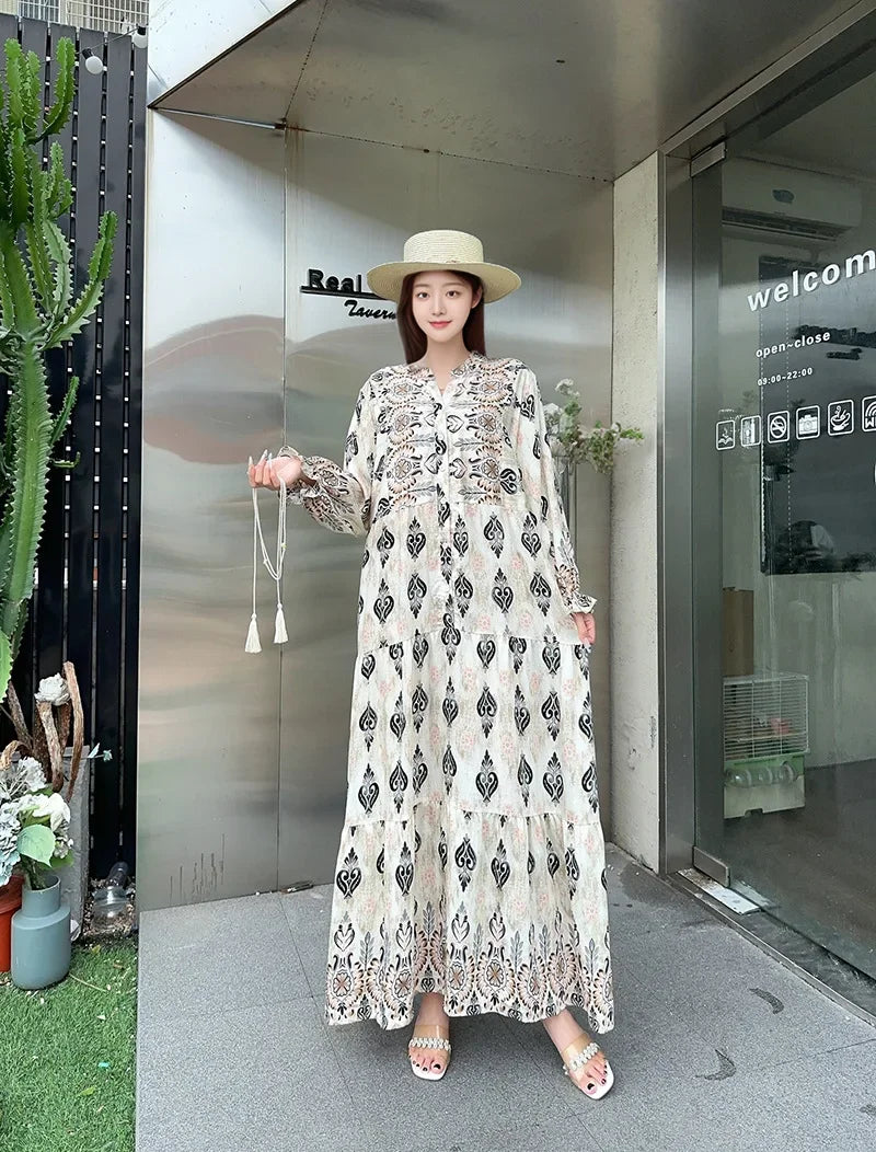 Loose-fitting bohemian cotton dress with floral print, long sleeves, plus size, maternity maxi dress for pregnant women and expectant mothers