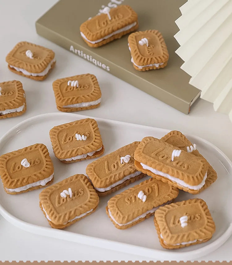 Cute handmade biscuit-shaped scented candle for aromatherapy, made of soy wax, for weddings, birthdays, parties, and home decoration.