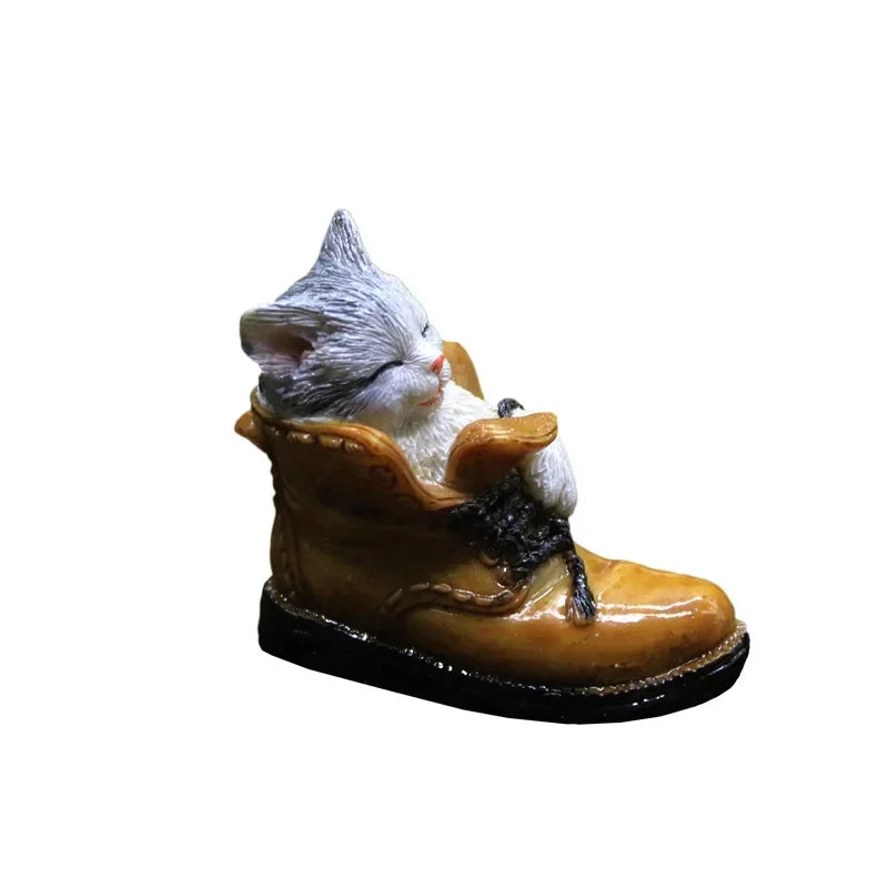 Kawaii cartoon cat figurine, Auckland cat sleeping in a boot, mini resin indicator, fun desk decorations, gift for friends