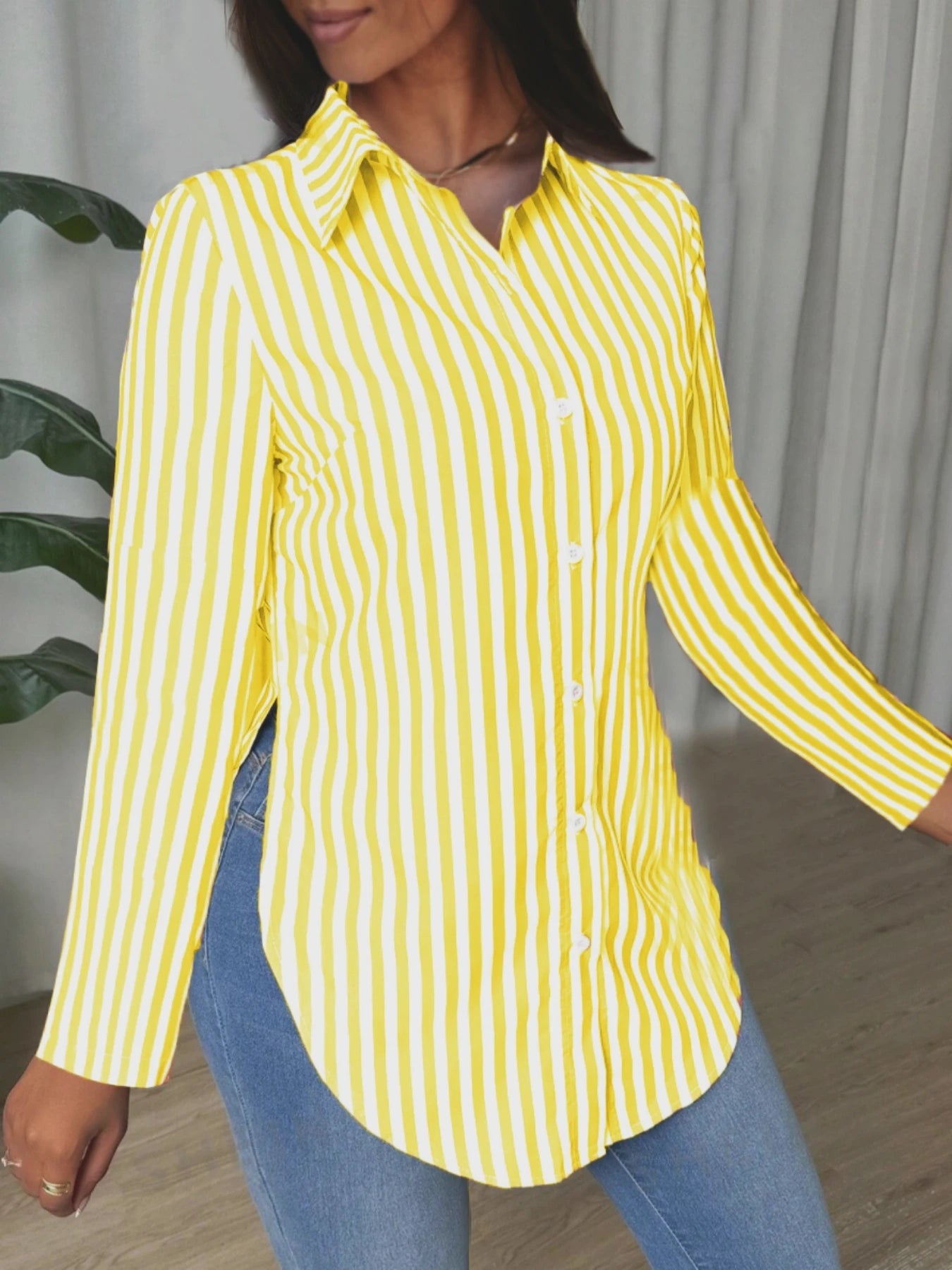 Chemise à manches longues rayée boutonnée pour femme avec col classique et ourlet incurvé - Hauts décontractés pour le bureau