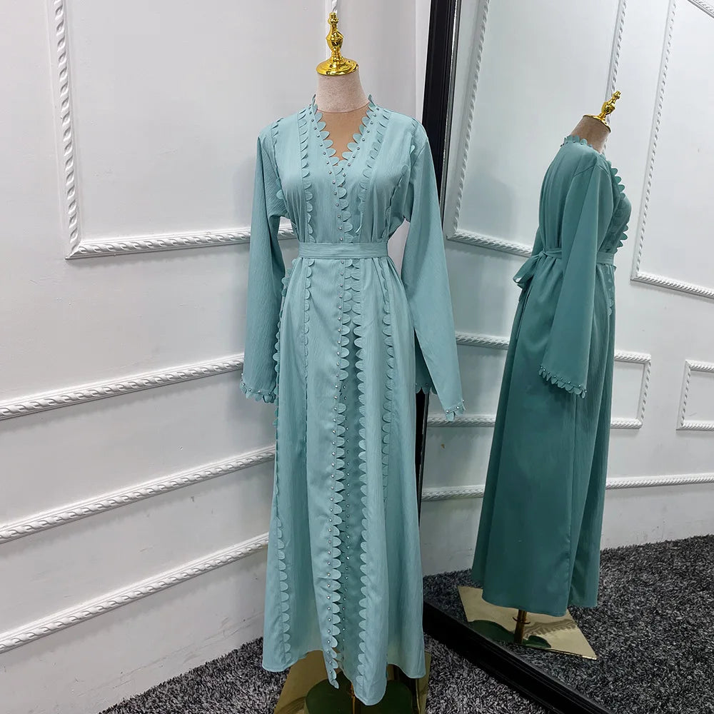 Cardigan perlé fait main, jupe longue élégante
