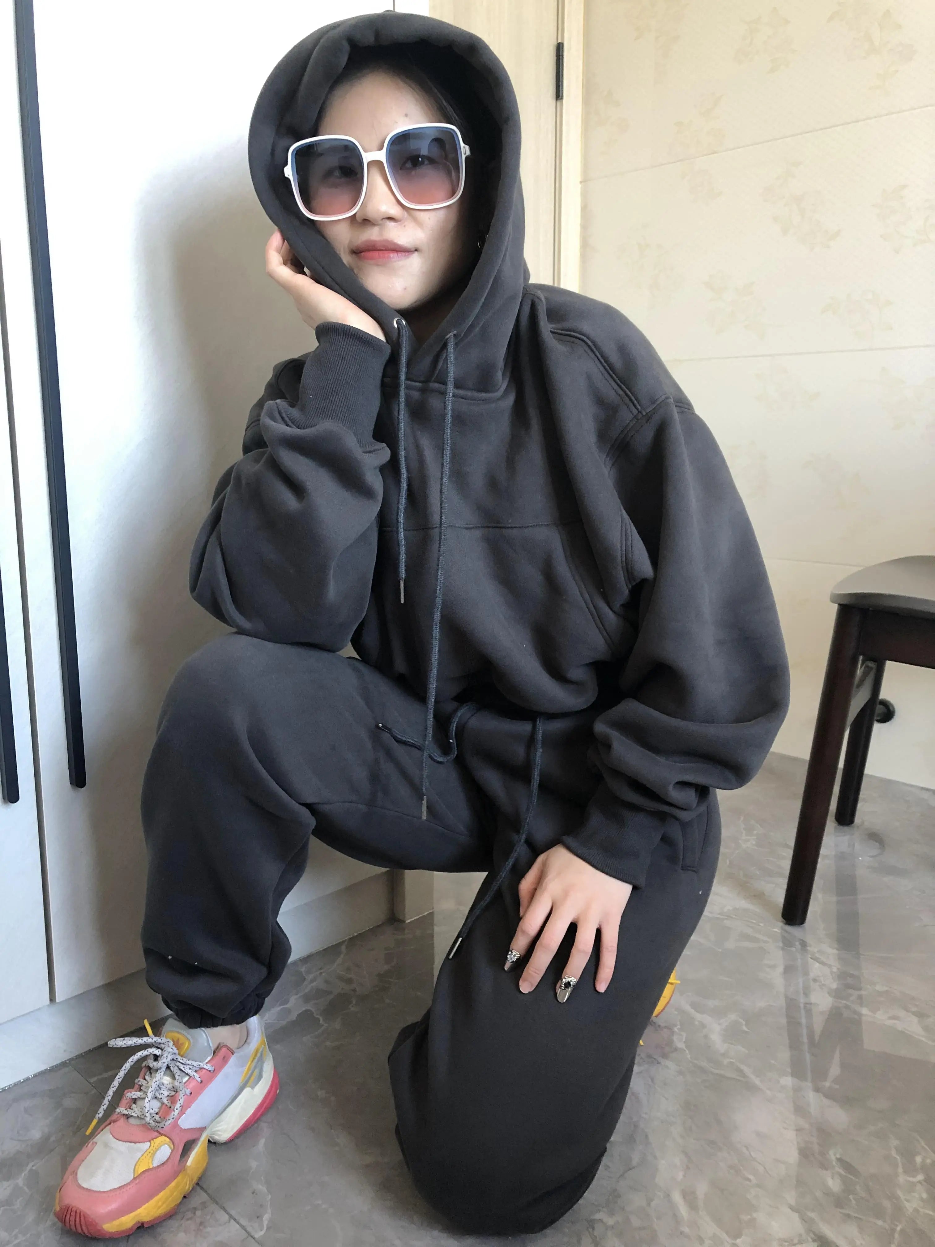 Sweat à capuche Smile avec pantalon de jogging pour femme, ensemble 2 pièces, tenue de sport décontractée, survêtement monochrome, imbibé de sueur, vente en gros, automne et hiver