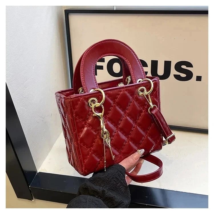 Fashionable and versatile women's shoulder/handbag with a simple diamond grid design and a high-quality PU leather square bag 