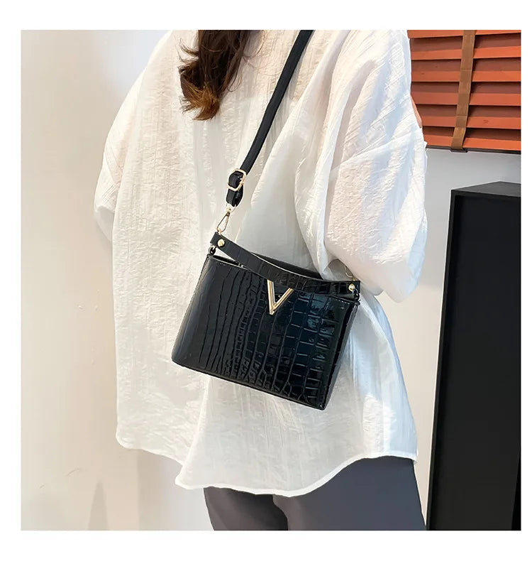 Mini multifunctional handbag made of waterproof PU fabric, fashionable, solid color, simple material, locking buckle, decoration 