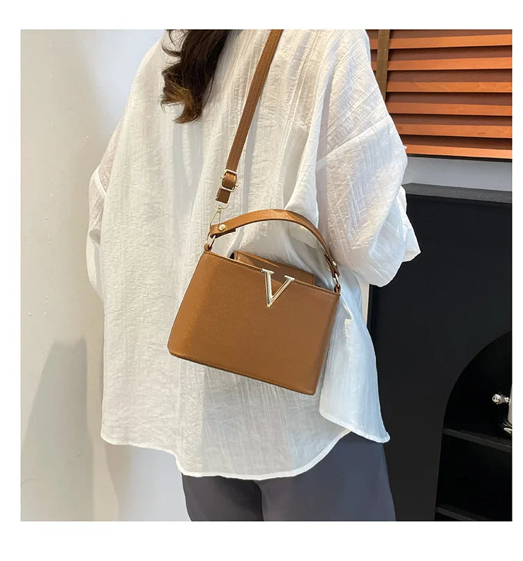 Sac fourre-tout de luxe pour femmes, sac seau élégant en cuir Pu en forme de V Chic, sac à main à couverture supérieure pour femmes, sac à bandoulière pour femme