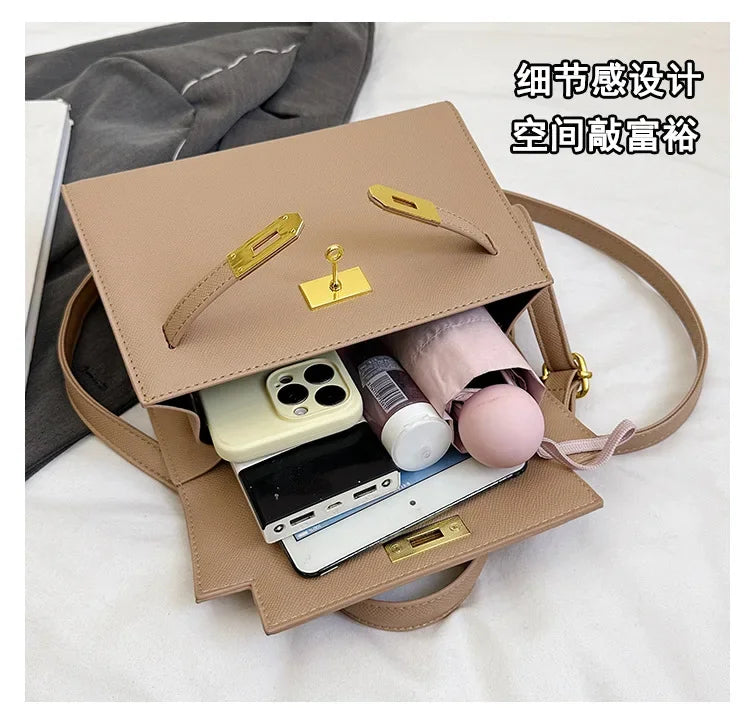 New trendy, unique, classic and luxurious brand - High-end design - Pure color - Unique platinum shoulder bag 