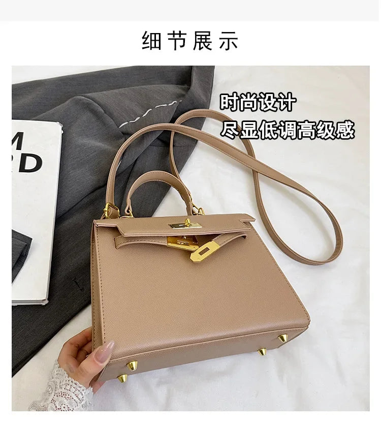 New trendy, unique, classic and luxurious brand - High-end design - Pure color - Unique platinum shoulder bag 