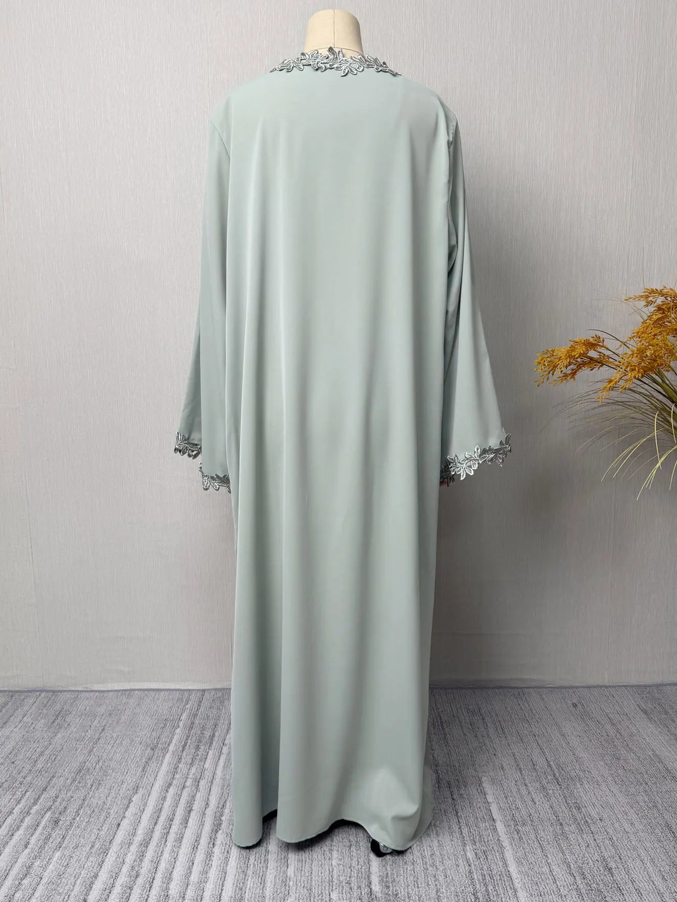 Abaya beige élégant de Dubaï pour femmes musulmanes – Intrument conçu avec une pièce de broderie multicolore dans la mode modeste islamique