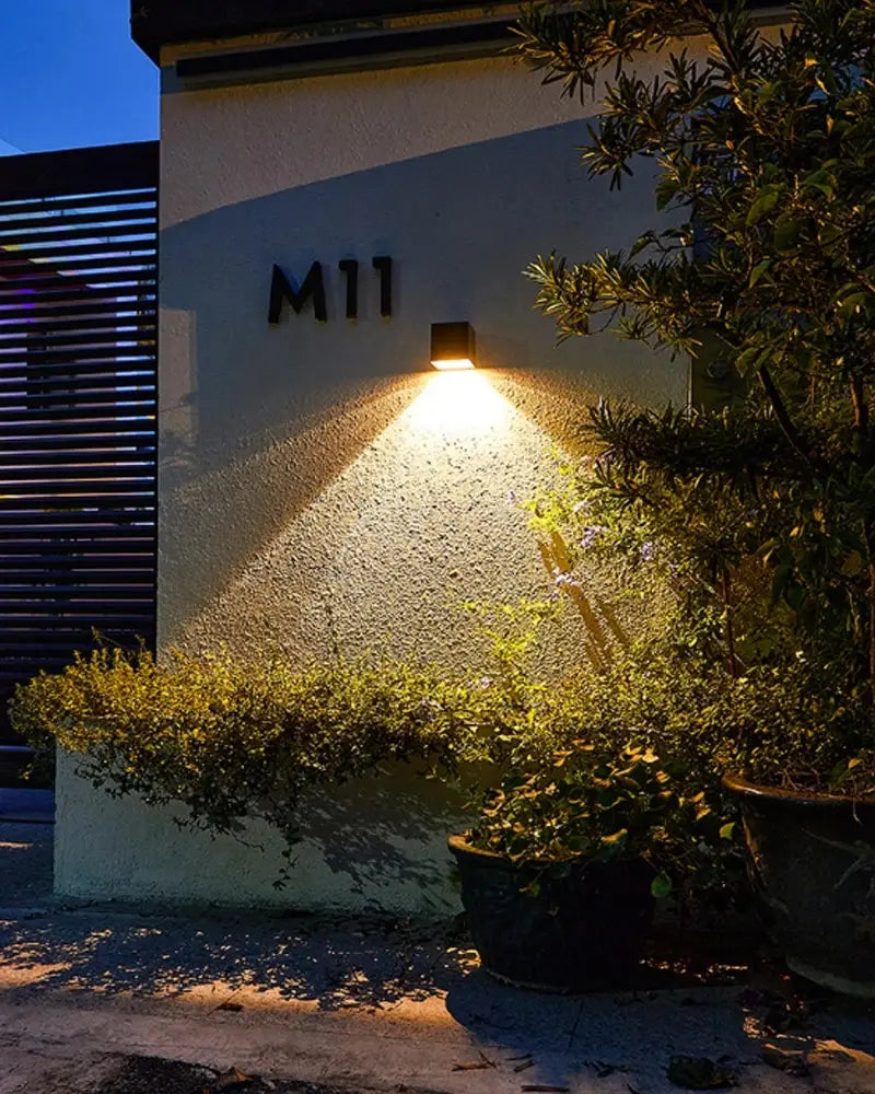 Applique Murale Solaire à LED avec Capteur de Soleil, Imperméable Conforme à la Norme IP65, Luminaire Décoratif d'Extérieur, Idéal pour un Jardin, une Cour, un délégations ou une Clôture