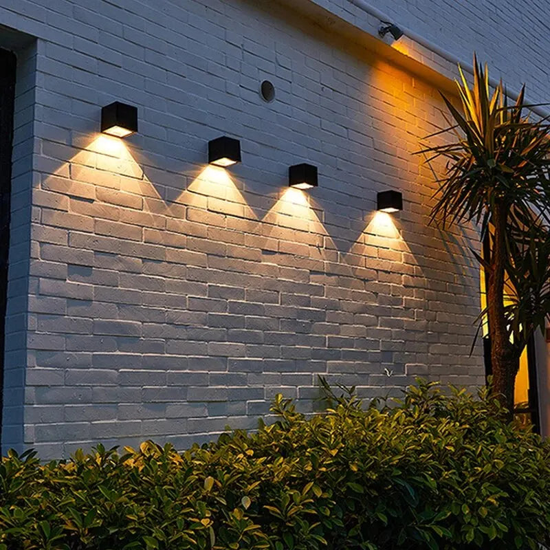 Applique Murale Solaire à LED avec Capteur de Soleil, Imperméable Conforme à la Norme IP65, Luminaire Décoratif d'Extérieur, Idéal pour un Jardin, une Cour, un délégations ou une Clôture